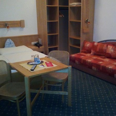 Hotel Zum Goldenen Hirschen ゲストリング・アン・デア・イップス エクステリア 写真